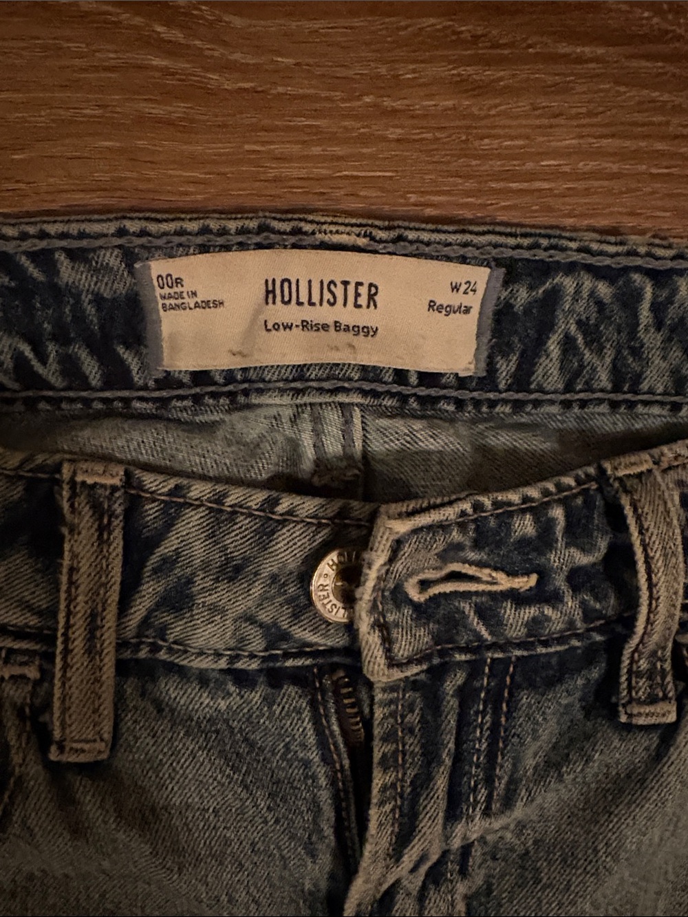 Hollister women’s Light Blue Low-Rise Baggy Jeans